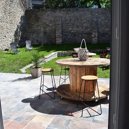 La Tour Notre Dame Bed and Breakfast