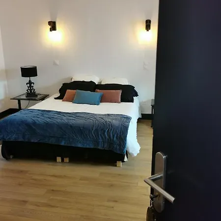 La Tour Notre Dame Bed and Breakfast