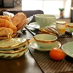 La Tour Notre Dame Bed & Breakfast 4*