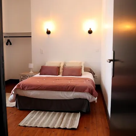 La Tour Notre Dame Bed & Breakfast 4*