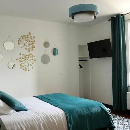 לינה וארוחת בוקר La Tour Notre Dame