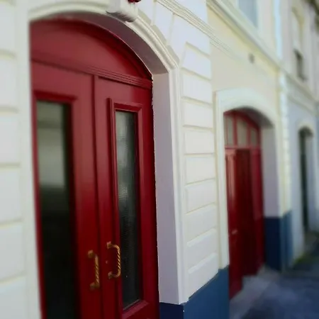 Bed & Breakfast La Tour Notre Dame 4*