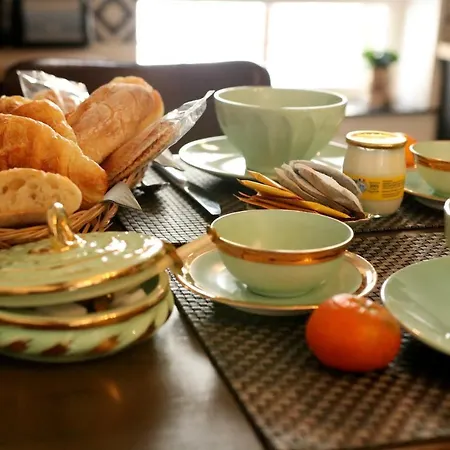 La Tour Notre Dame Alojamento de Acomodação e Pequeno-almoço 4*