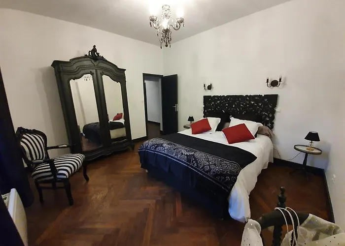 La Tour Notre Dame Bed & Breakfast