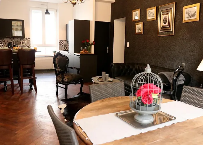 La Tour Notre Dame Bed & Breakfast 4*